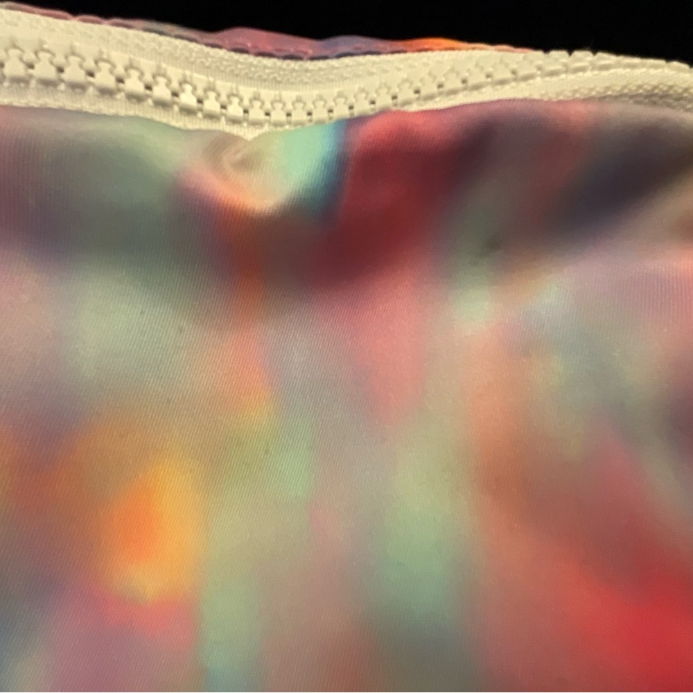 Lululemon Everywhere Belt Bag in Prism Wash Print Multi Vapor - Picture 3 of 6